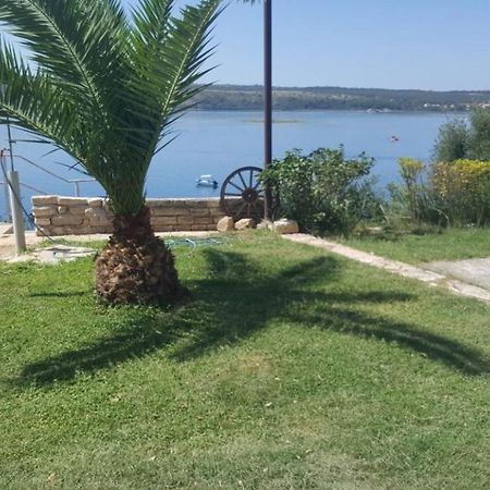 Apartmani Lovre Posedarje Exterior foto