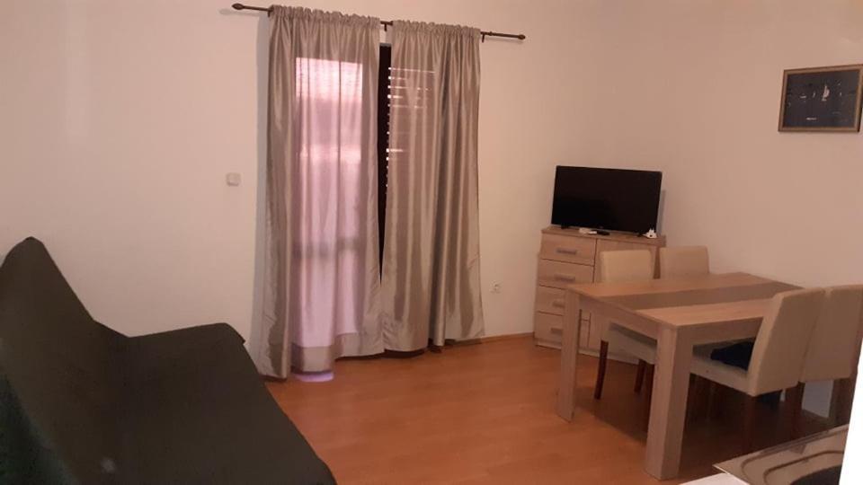 Apartmani Lovre Posedarje Exterior foto
