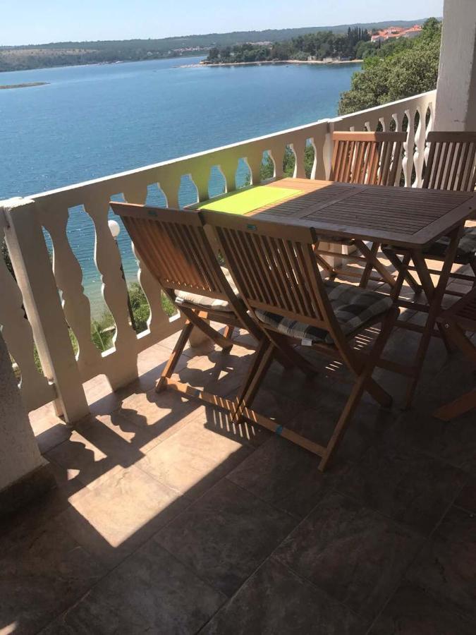 Apartmani Lovre Posedarje Exterior foto
