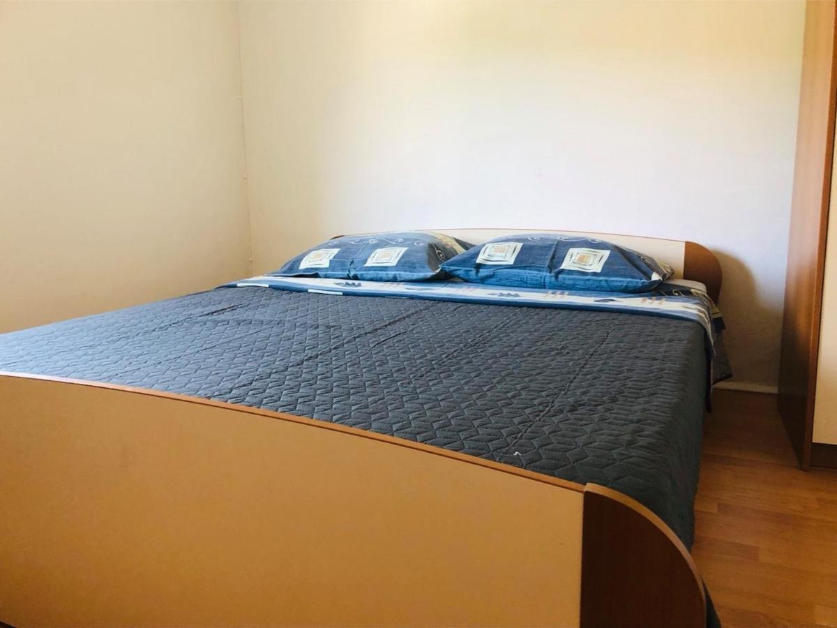 Apartmani Lovre Posedarje Exterior foto