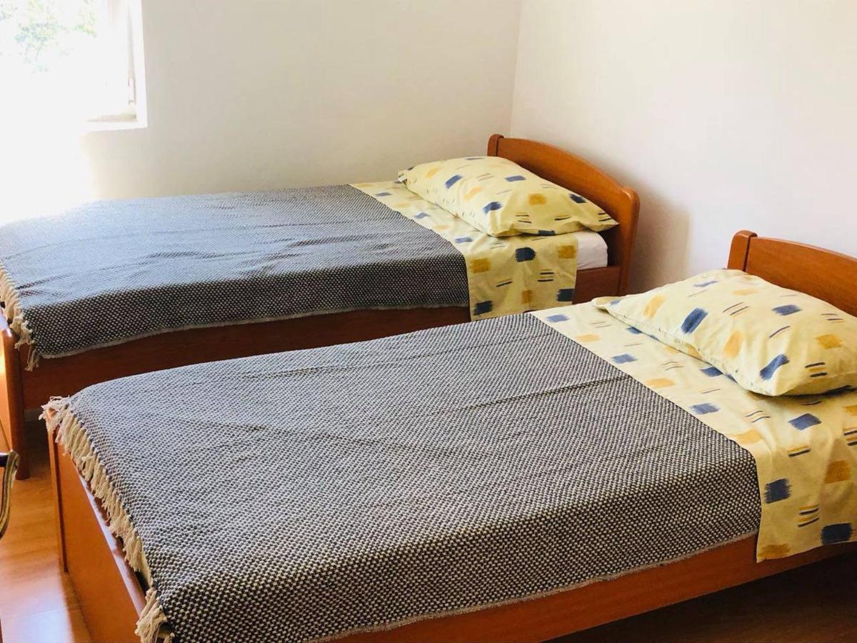 Apartmani Lovre Posedarje Exterior foto