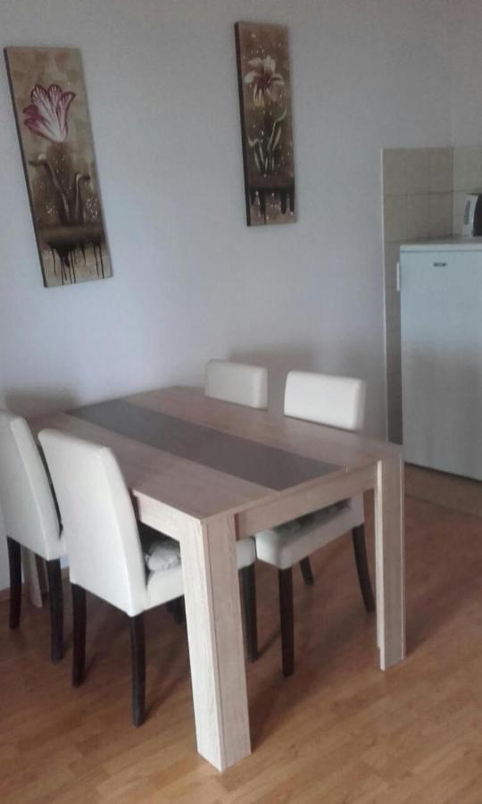 Apartmani Lovre Posedarje Exterior foto