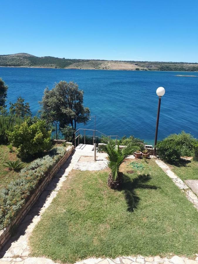 Apartmani Lovre Posedarje Exterior foto