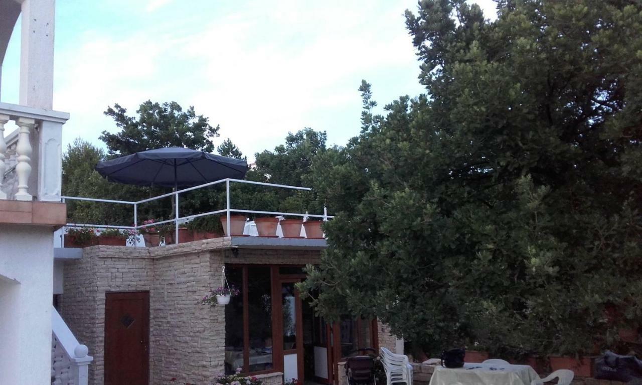 Apartmani Lovre Posedarje Exterior foto