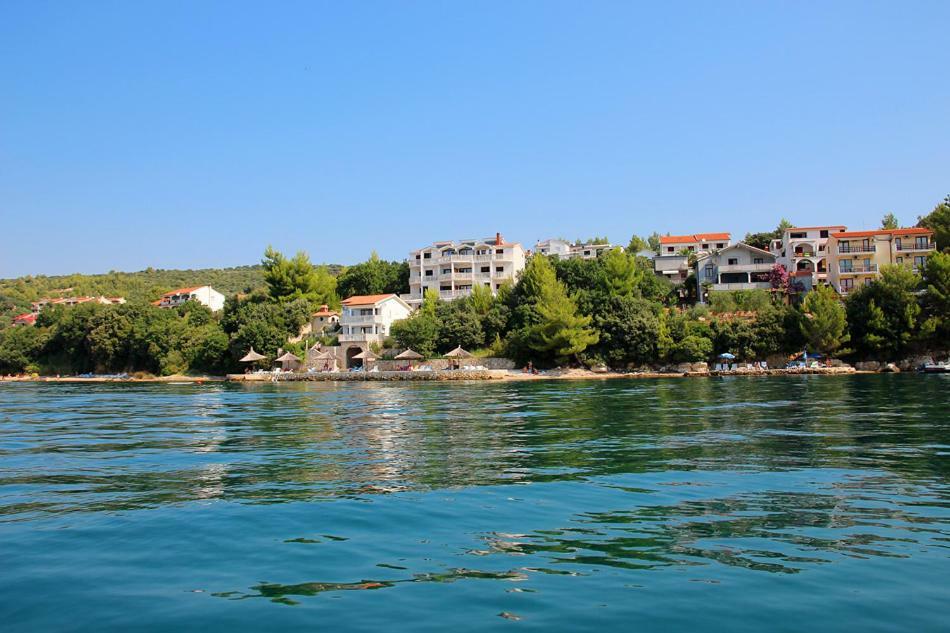 Apartmani Lovre Posedarje Exterior foto