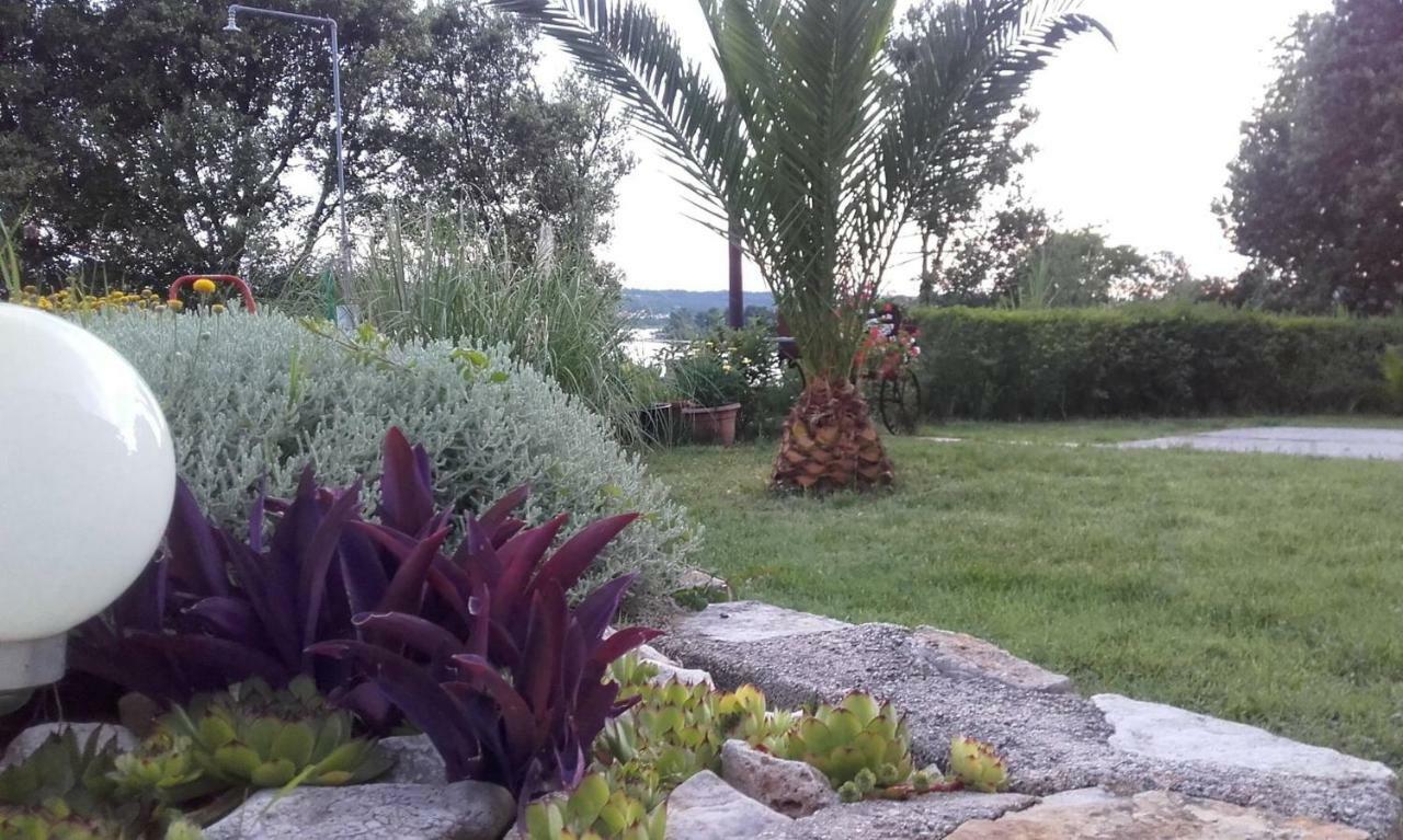 Apartmani Lovre Posedarje Exterior foto