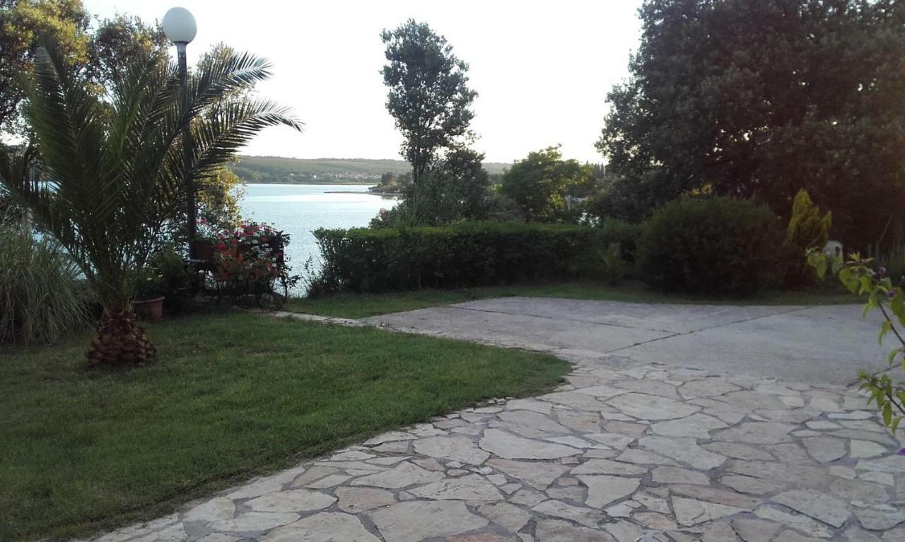 Apartmani Lovre Posedarje Exterior foto