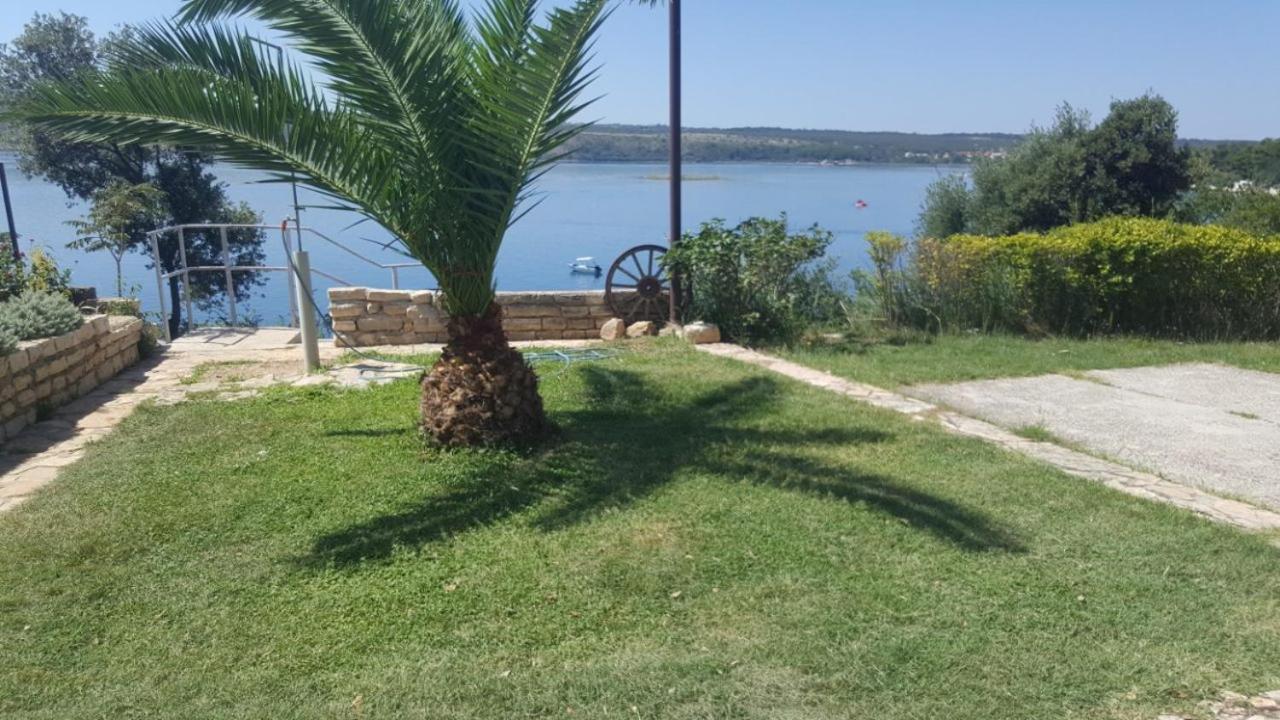 Apartmani Lovre Posedarje Exterior foto